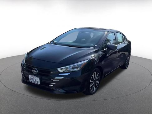 Used 2025 Nissan Versa SV FWD image 5
