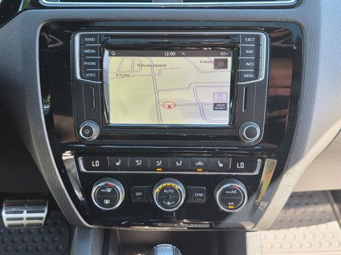 Used 2017 Volkswagen Jetta GLI FWD image 19