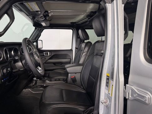 Used 2023 Jeep Wrangler Unlimited Sahara image 19