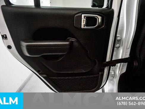 Used 2025 Jeep Wrangler Unlimited Rubicon AWD/4WD image 48