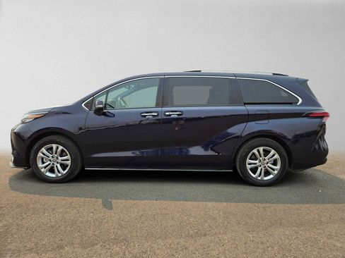 Used 2023 Toyota Sienna Platinum AWD/4WD image 7