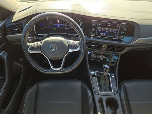 Used 2024 Volkswagen Jetta SE image 14