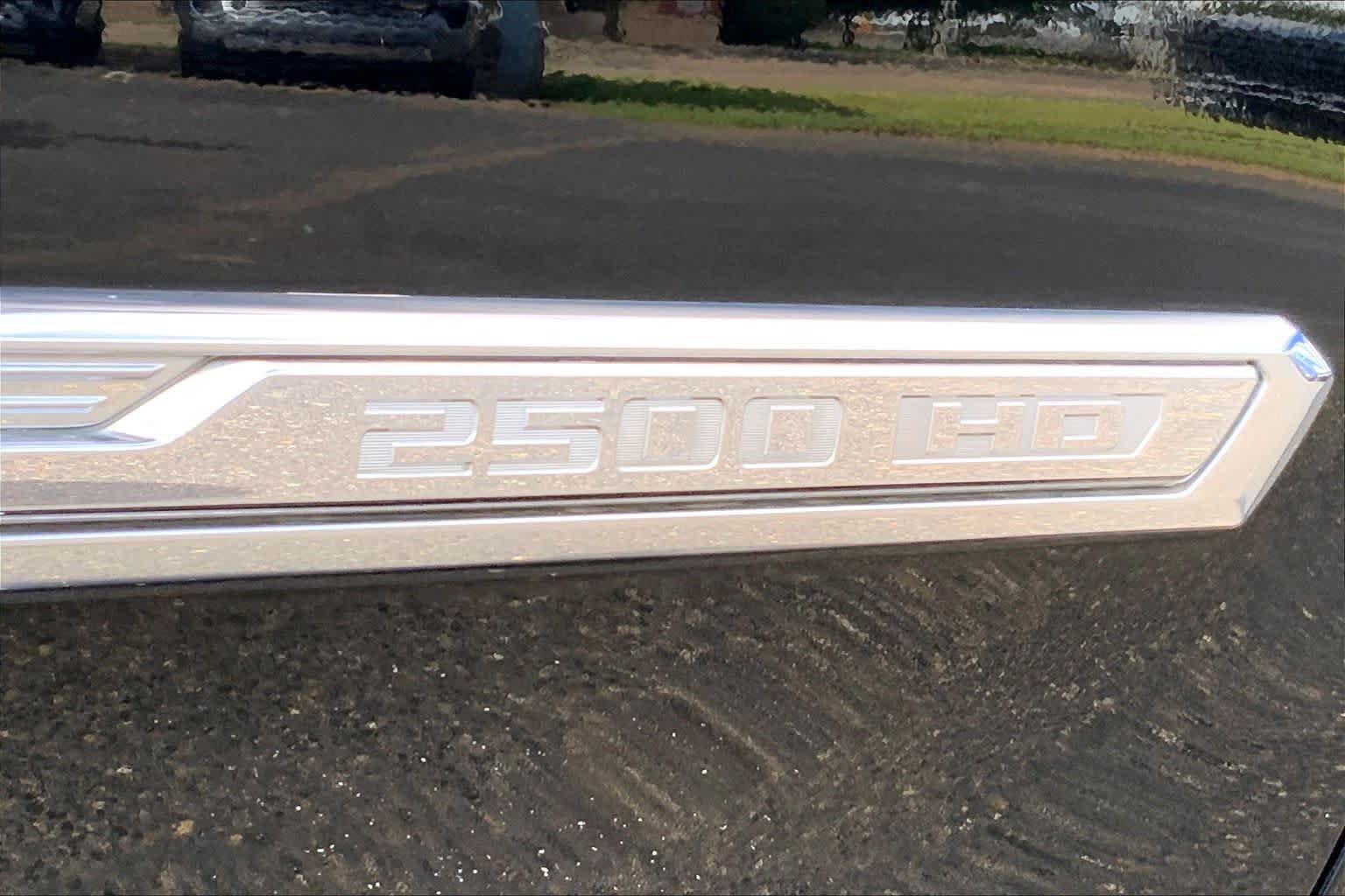 Used 2024 Chevrolet Silverado 2500 High Country w/ Technology Package AWD/4WD image 10