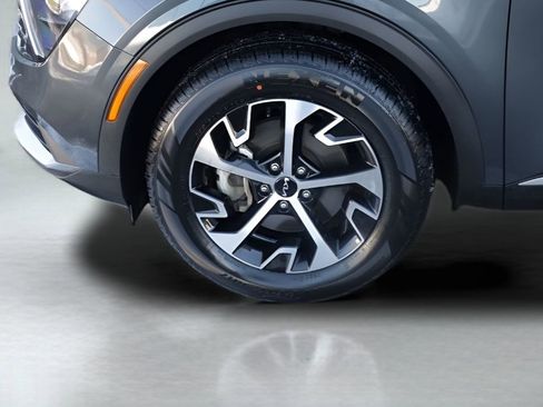 Used 2023 Kia Sportage EX image 3