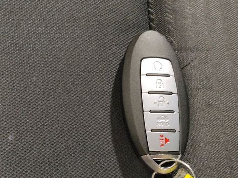 Used 2021 Nissan Versa SV FWD image 32