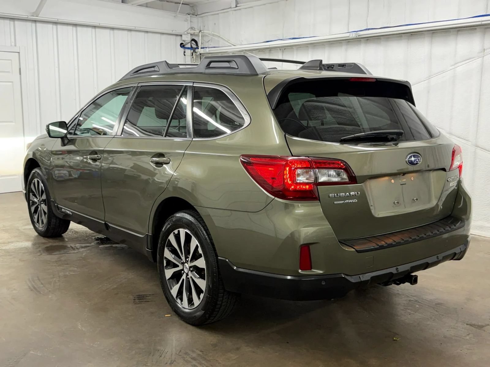 Used 2017 Subaru Outback 2.5i Limited AWD/4WD image 6