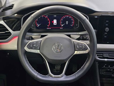 Used 2025 Volkswagen Taos SEL AWD/4WD image 20