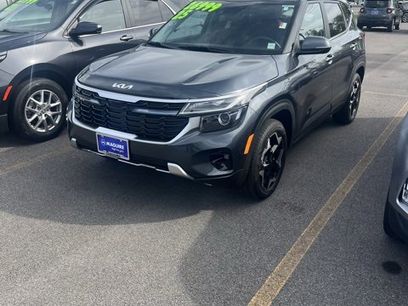 Used 2025 Kia Seltos EX
