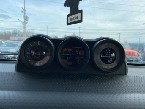 Used 2014 Toyota FJ Cruiser 4WD image 30