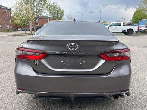 Used 2022 Toyota Camry SE FWD image 4