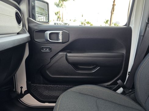 Used 2024 Jeep Wrangler Sport S image 15