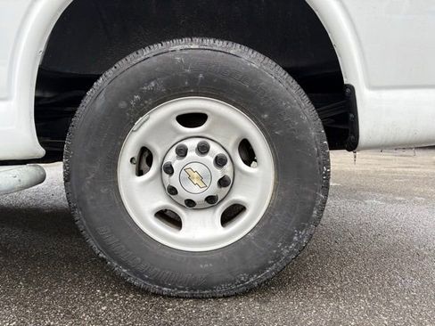 Used 2024 Chevrolet Express 2500 w/ Driver Convenience Package image 19