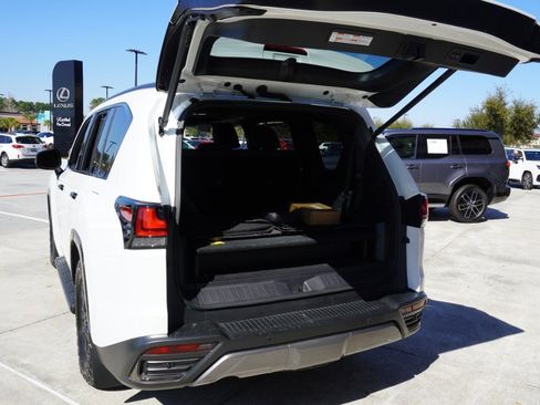 Used 2025 Lexus LX 700h Overtrail image 27