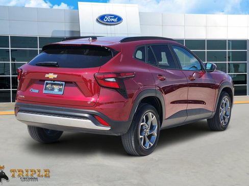 Used 2025 Chevrolet Trax LT FWD image 5
