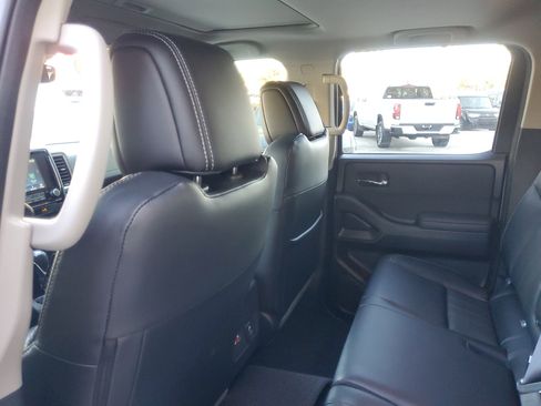 Used 2024 Nissan Frontier SL w/ Technology Package image 11