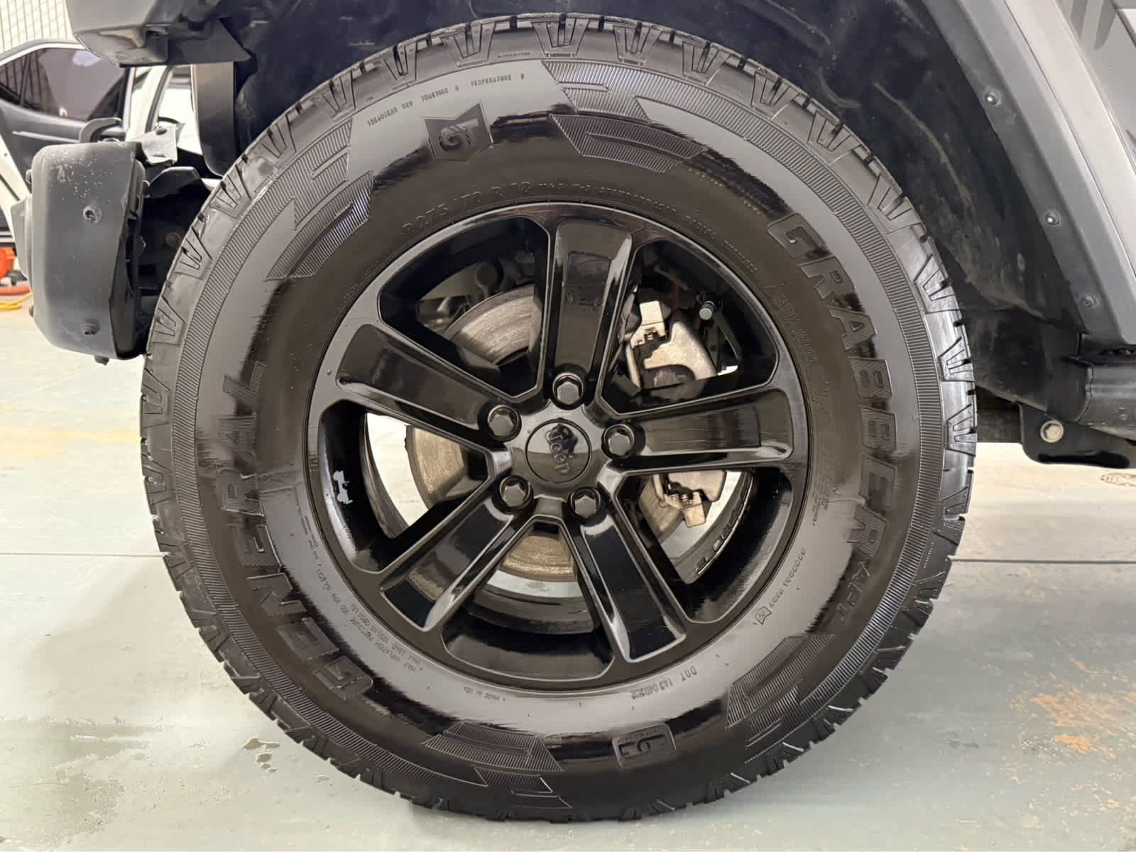 Used 2018 Jeep Wrangler Unlimited Sahara w/ Quick Order Package 24M Moab AWD/4WD image 9