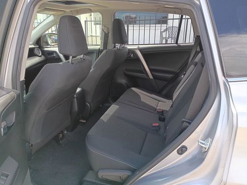 Used 2018 Toyota RAV4 XLE FWD image 16