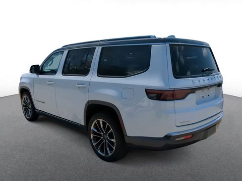 Used 2022 Jeep Wagoneer Series III w/ Premium Group I AWD/4WD image 6