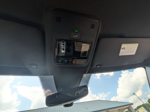 Used 2024 Volkswagen Atlas Cross Sport SE FWD image 29