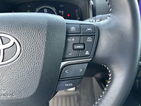 Certified 2025 Toyota Camry SE w/ Convenience Package image 11