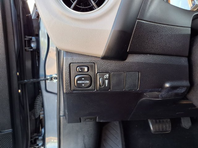 Used 2017 Toyota Corolla LE w/ Carpet Mat Package (TMS) FWD image 34