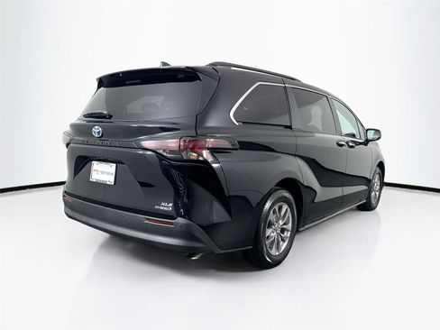 Certified 2024 Toyota Sienna XLE FWD image 2
