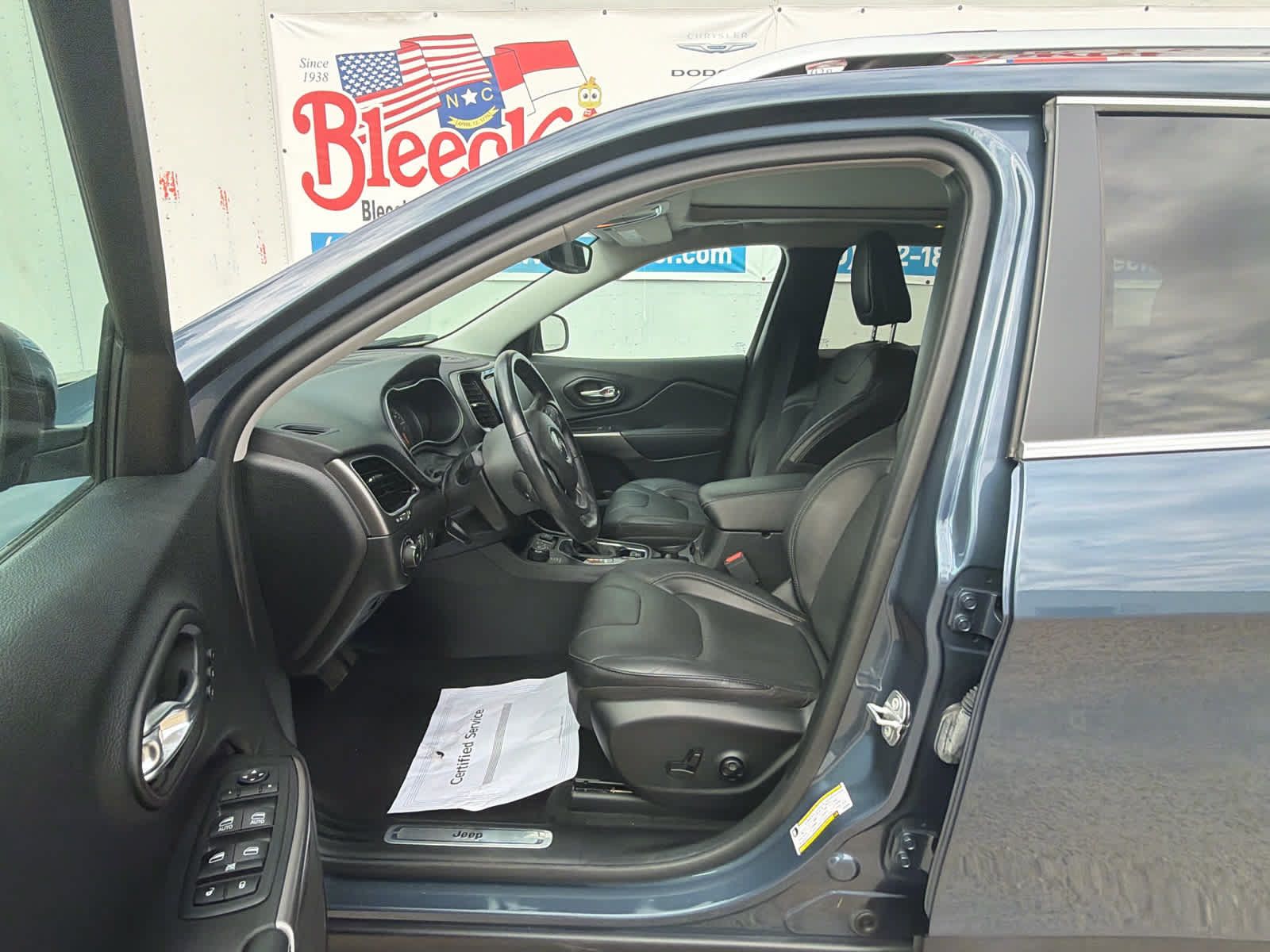 Used 2020 Jeep Cherokee Limited w/ Technology Group AWD/4WD image 19