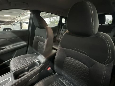 Used 2025 Nissan Kicks SV AWD/4WD image 14