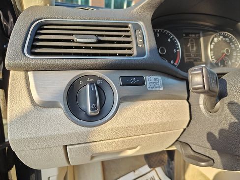 Used 2015 Volkswagen Passat TDI SE image 26