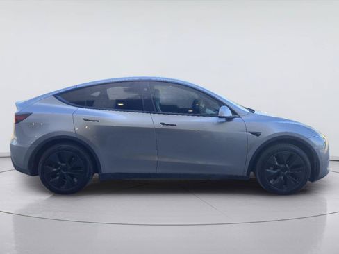 Used 2024 Tesla Model Y 2WD image 6