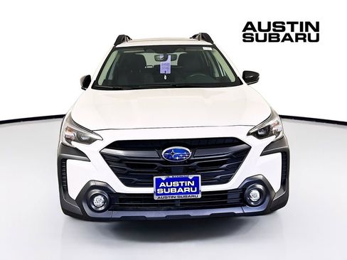 Used 2025 Subaru Outback Premium AWD/4WD image 3
