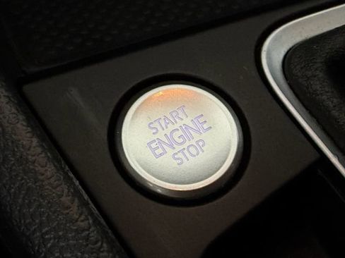 Used 2025 Volkswagen Jetta SE FWD image 15