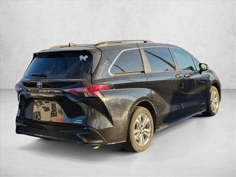 Used 2021 Toyota Sienna XSE w/ XSE Plus Package AWD/4WD image 5