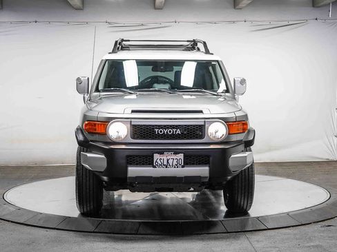 Used 2011 Toyota FJ Cruiser 4WD w/ Convenience Pkg image 6