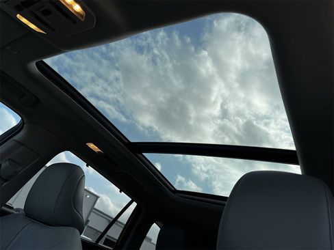 Used 2025 Toyota Highlander Platinum image 22