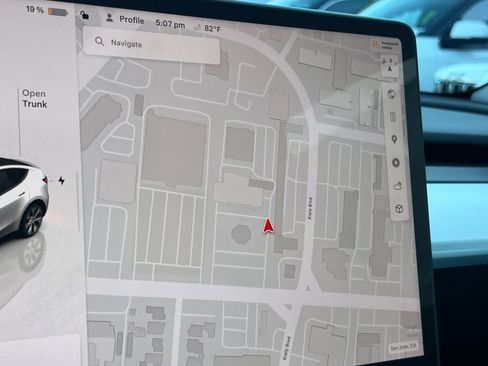 Used 2023 Tesla Model Y Long Range image 19