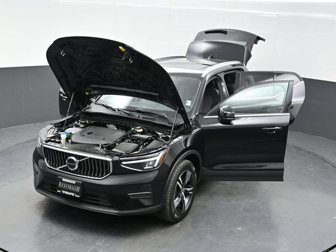 Used 2025 Volvo XC40 B5 Core AWD/4WD image 41