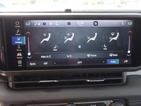 Used 2024 Jeep Wrangler Unlimited Sahara AWD/4WD image 38