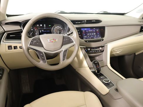 Used 2023 Cadillac XT5 Premium Luxury w/ Technology Package AWD/4WD image 2