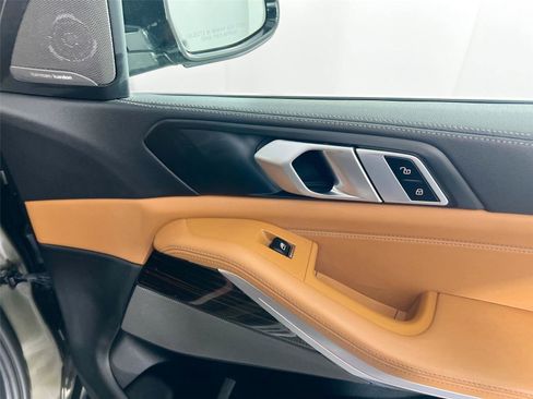 Used 2021 BMW X5 xDrive40i w/ Premium Package image 29