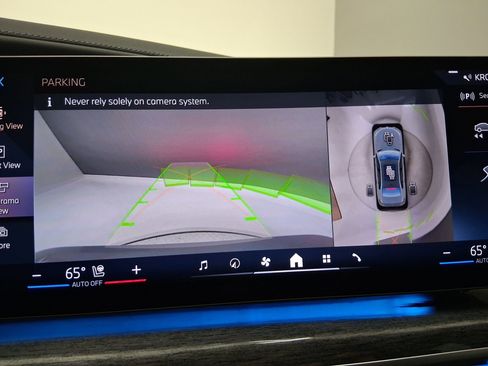 Used 2023 BMW 760i xDrive image 28