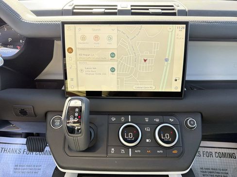 Used 2025 Land Rover Defender 110 S image 26