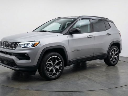 Used 2025 Jeep Compass Limited AWD/4WD image 3