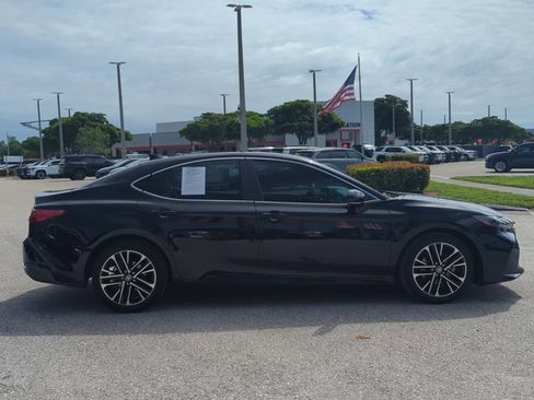 Used 2026 Toyota Camry XLE FWD image 4