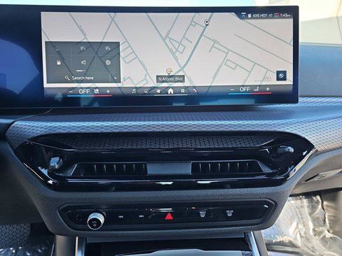 Used 2025 BMW 330i Sedan w/ M Sport Package image 22