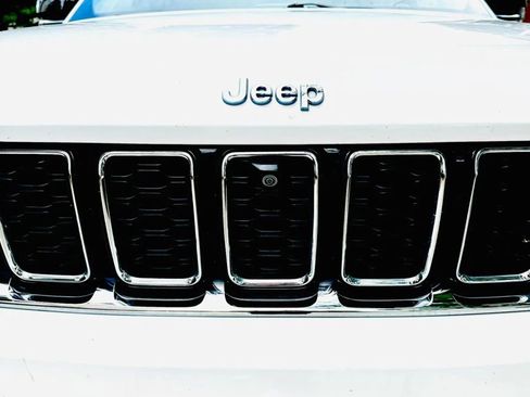 Used 2022 Jeep Grand Cherokee Limited 4xe w/ Luxury Tech Group II AWD/4WD image 34