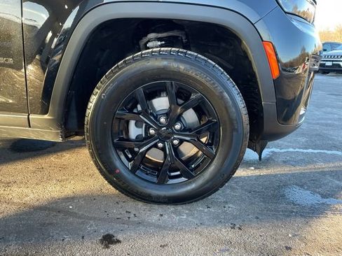 New 2026 Jeep Grand Cherokee Altitude AWD/4WD image 38