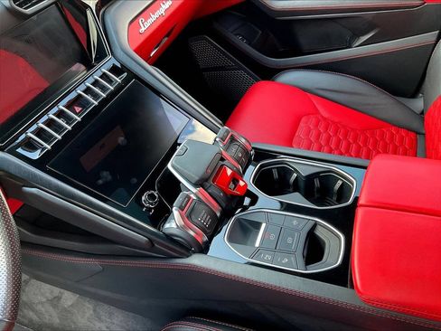 Used 2022 Lamborghini Urus AWD/4WD image 17
