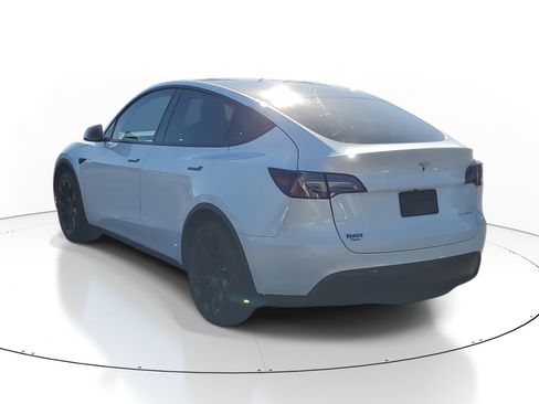 Used 2022 Tesla Model Y Long Range image 6