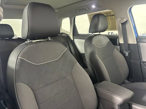 Used 2023 Volkswagen Taos SE w/ Panoramic Sunroof Package FWD image 29